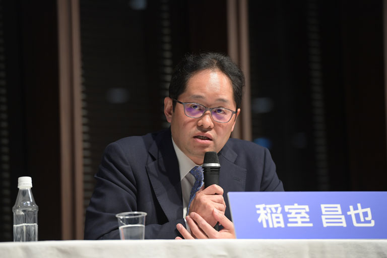 表彰式後に行われた、「IRの本質と持続的成長」をテーマとしたパネルディスカッションに参加した稲室IR部長